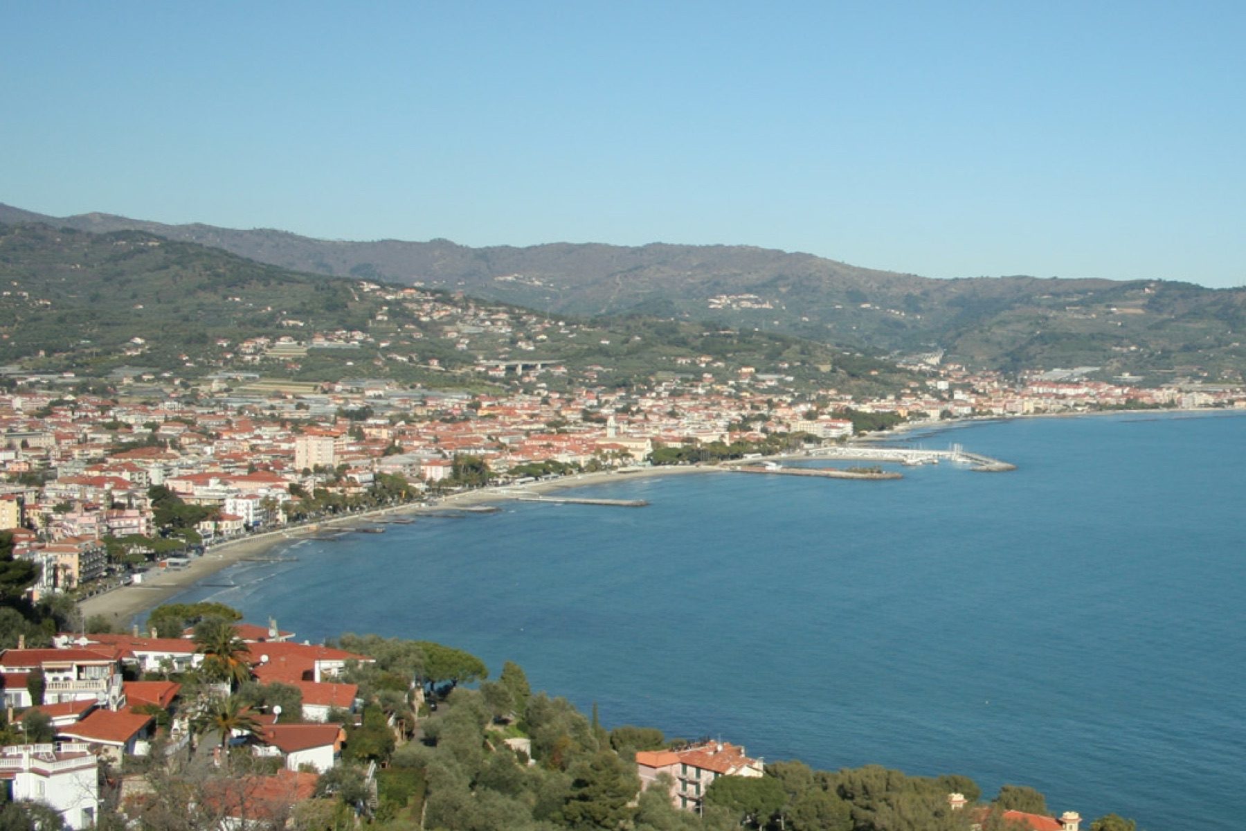 La baia di Diano Marina vista dall'alto